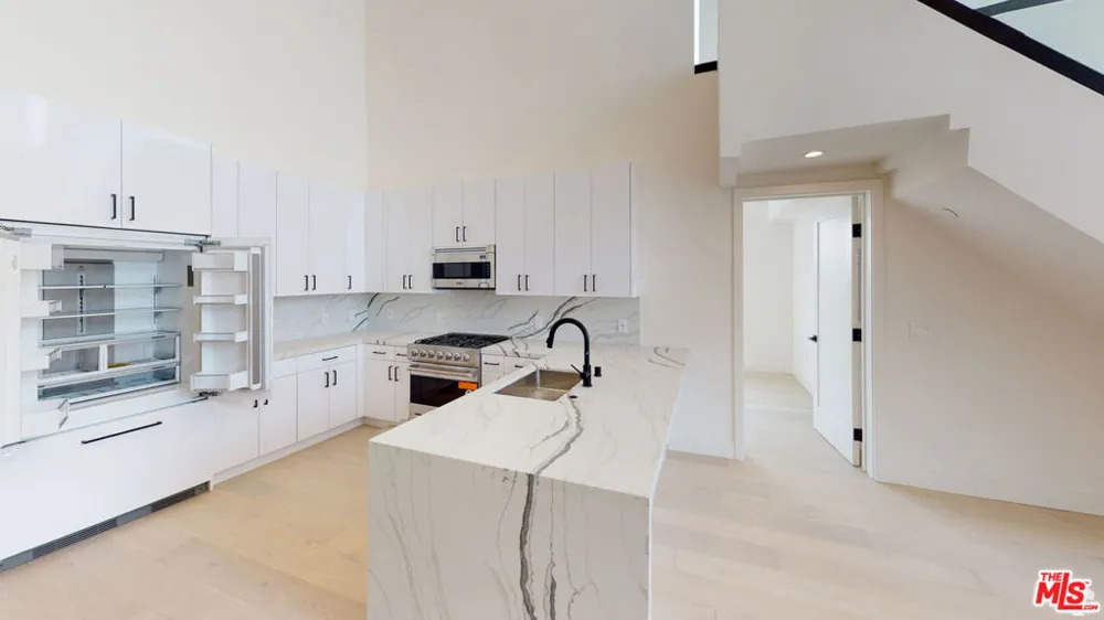 105 S Doheny Drive #PH2 Los Angeles, CA 90048
