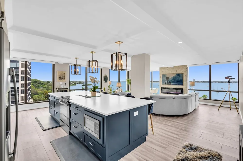 707 S GULFSTREAM AVENUE #807 Sarasota, FL 34236