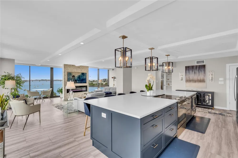 707 S GULFSTREAM AVENUE #807 Sarasota, FL 34236