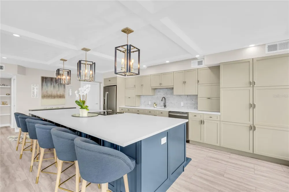 707 S GULFSTREAM AVENUE #807 Sarasota, FL 34236
