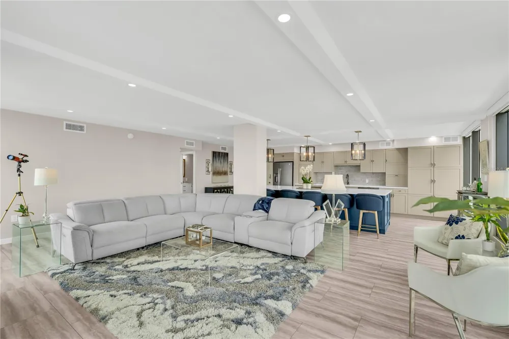 707 S GULFSTREAM AVENUE #807 Sarasota, FL 34236