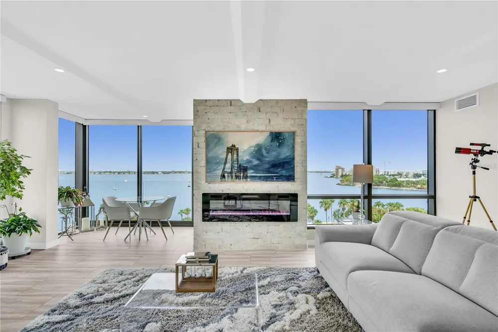 707 S GULFSTREAM AVENUE #807 Sarasota, FL 34236