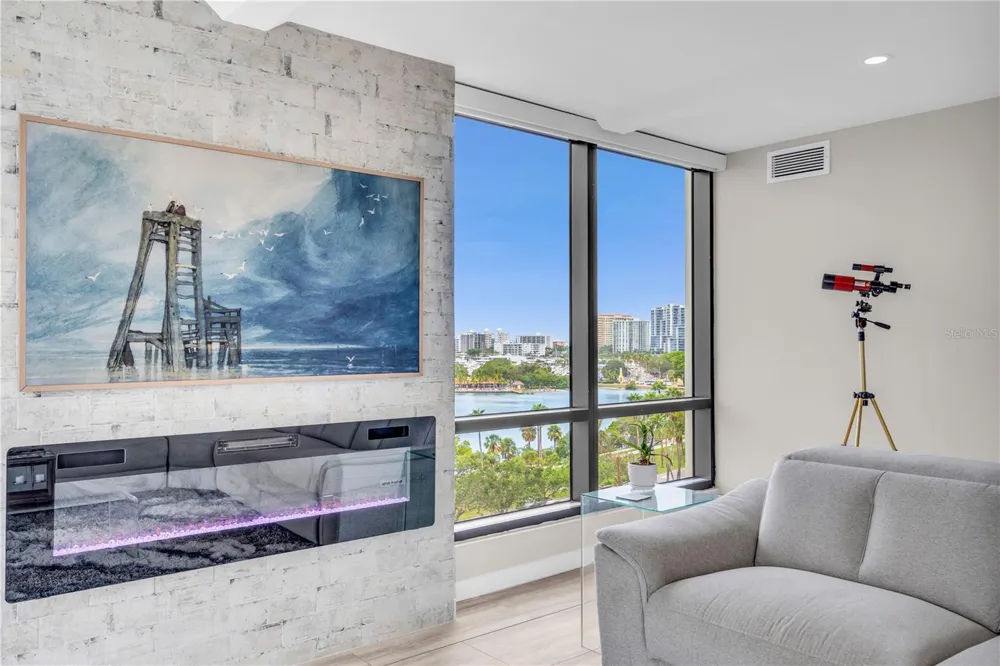 707 S GULFSTREAM AVENUE #807 Sarasota, FL 34236