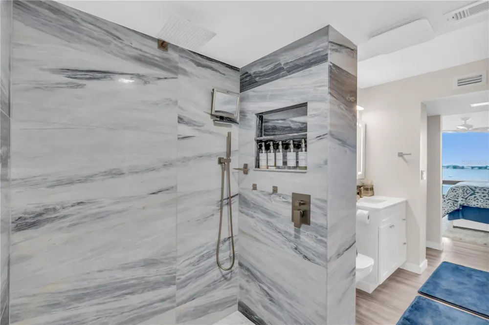 707 S GULFSTREAM AVENUE #807 Sarasota, FL 34236