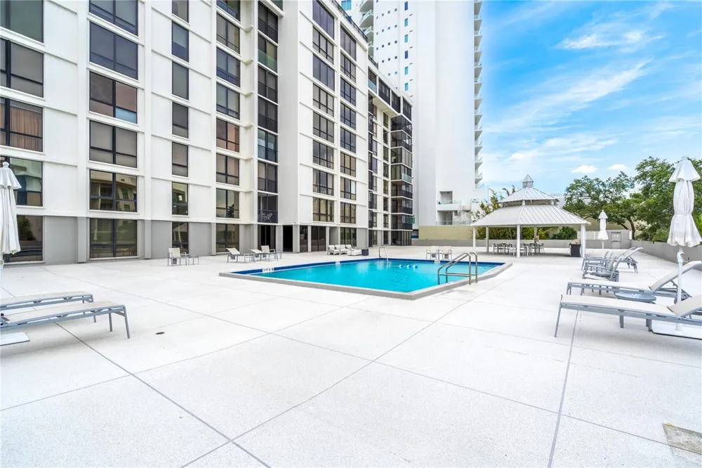 707 S GULFSTREAM AVENUE #807 Sarasota, FL 34236