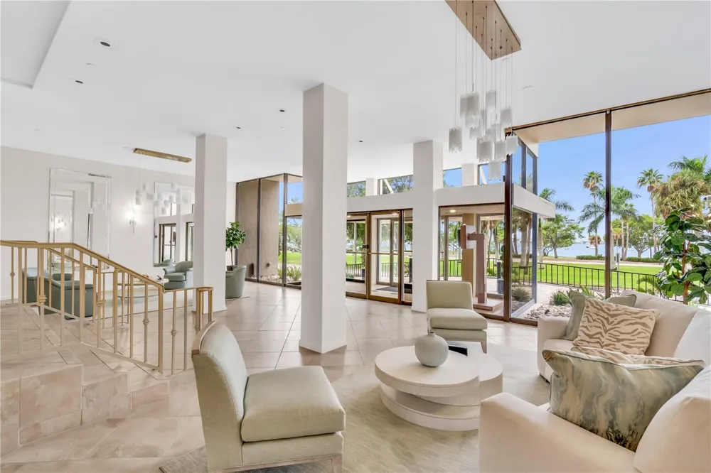 707 S GULFSTREAM AVENUE #807 Sarasota, FL 34236