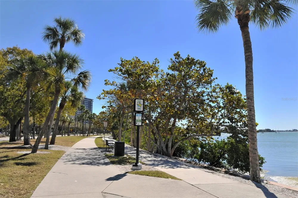 707 S GULFSTREAM AVENUE #807 Sarasota, FL 34236