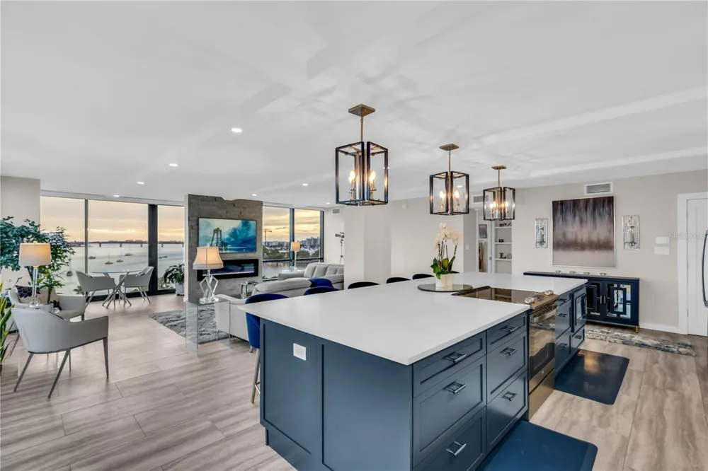 707 S GULFSTREAM AVENUE #807 Sarasota, FL 34236