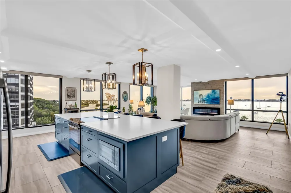 707 S GULFSTREAM AVENUE #807 Sarasota, FL 34236