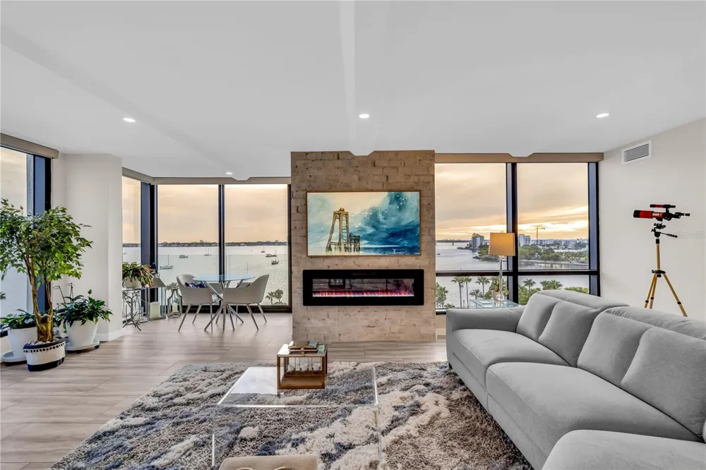 707 S GULFSTREAM AVENUE #807 Sarasota, FL 34236