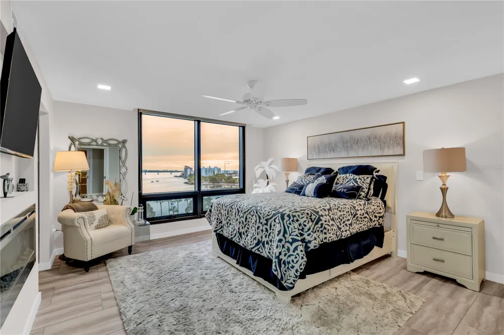 707 S GULFSTREAM AVENUE #807 Sarasota, FL 34236