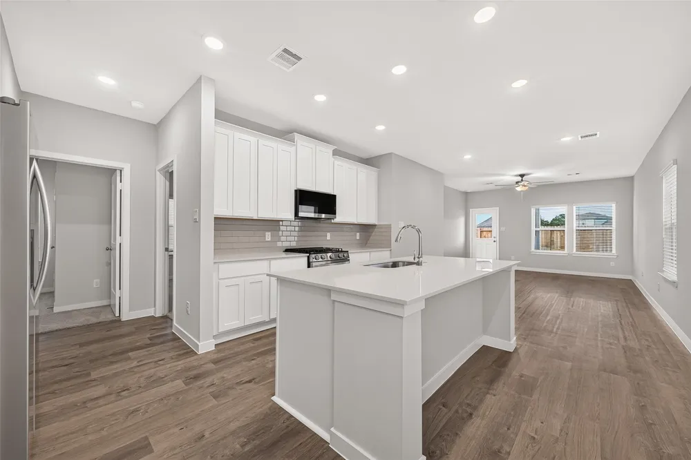 4042 Bay Court Brookshire, TX 77423