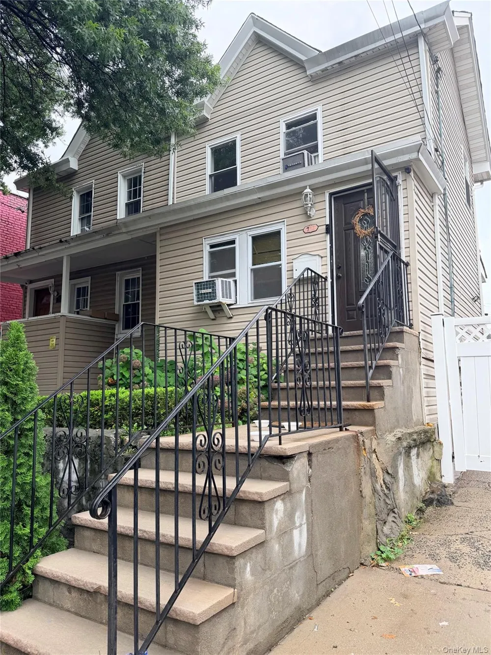 752 E 222nd Street Bronx, NY 10467