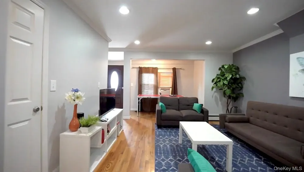 752 E 222nd Street Bronx, NY 10467