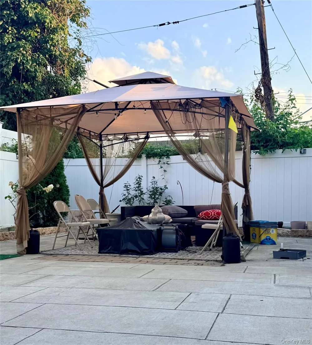 752 E 222nd Street Bronx, NY 10467