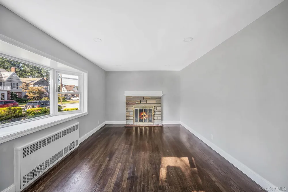 1 Hudson Court Lynbrook, NY 11563