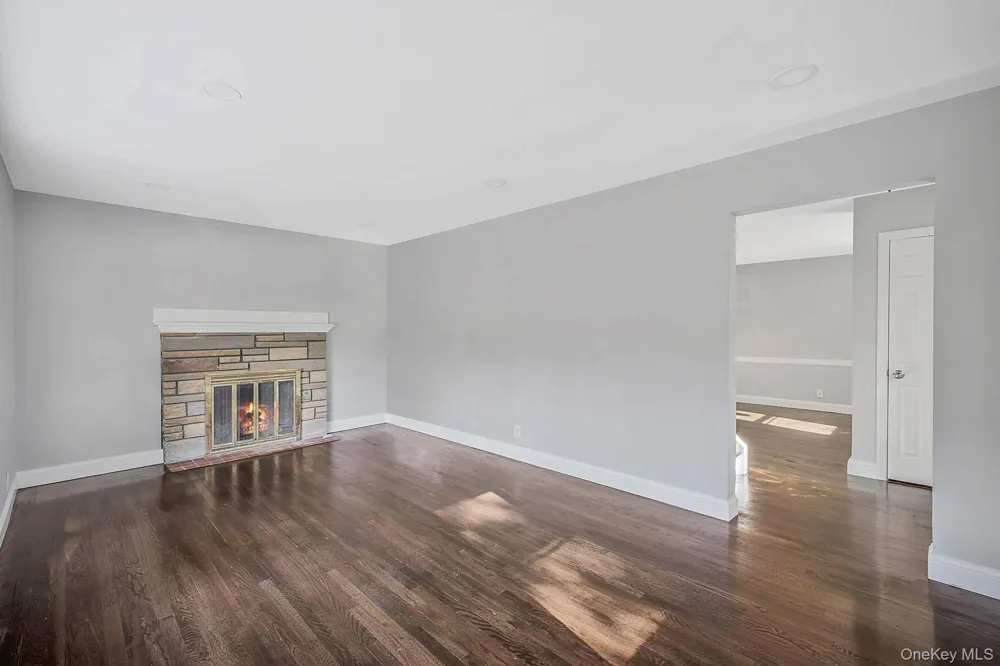 1 Hudson Court Lynbrook, NY 11563