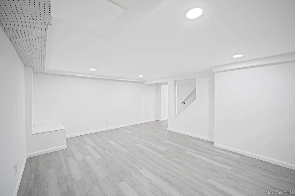 1 Hudson Court Lynbrook, NY 11563
