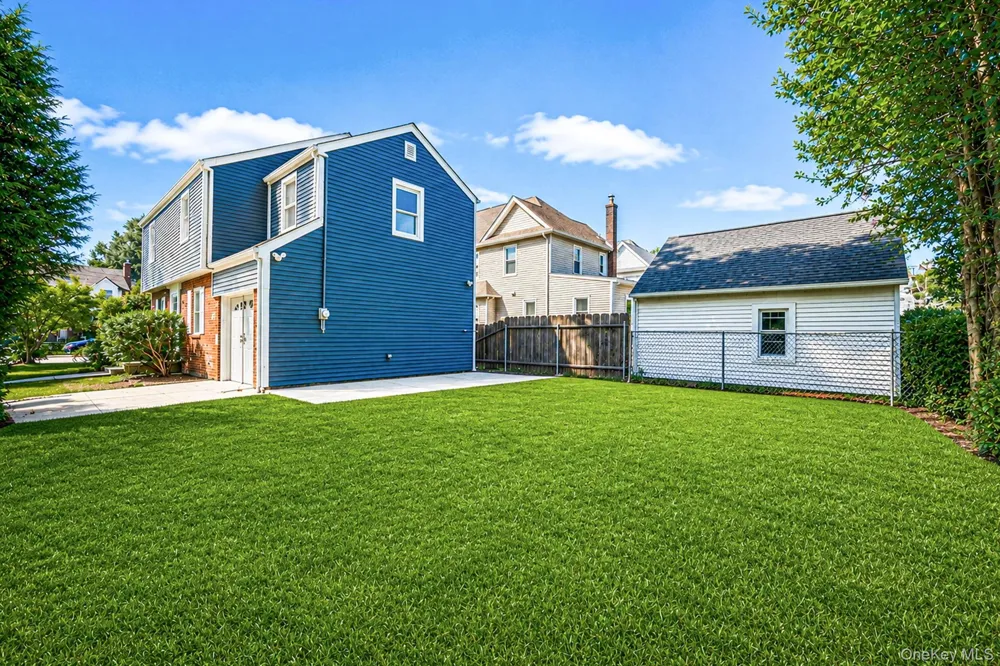 1 Hudson Court Lynbrook, NY 11563