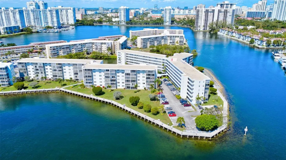 3030 Marcos Dr #T302 Aventura, FL 33160