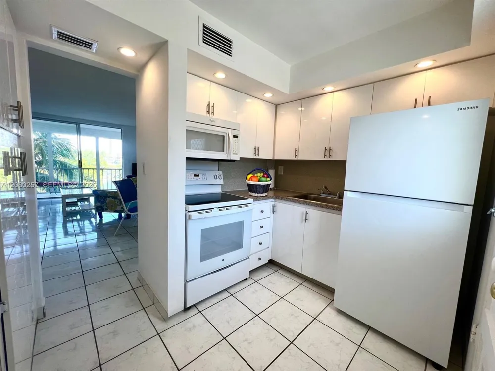 3030 Marcos Dr #T302 Aventura, FL 33160