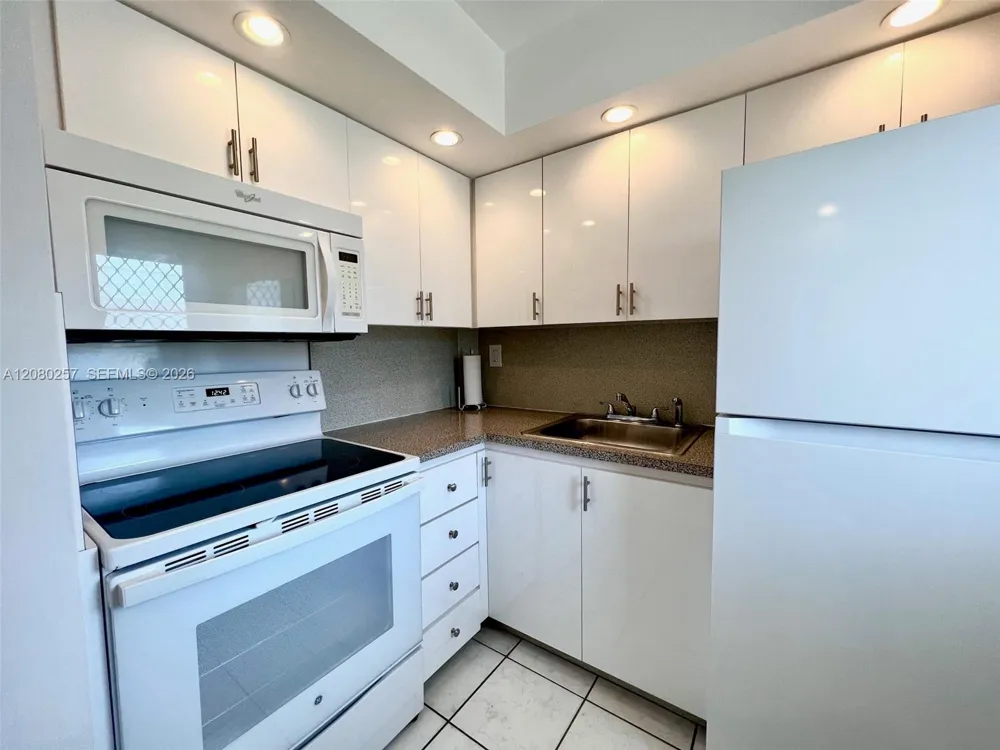 3030 Marcos Dr #T302 Aventura, FL 33160