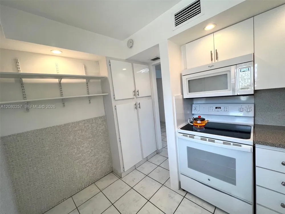3030 Marcos Dr #T302 Aventura, FL 33160