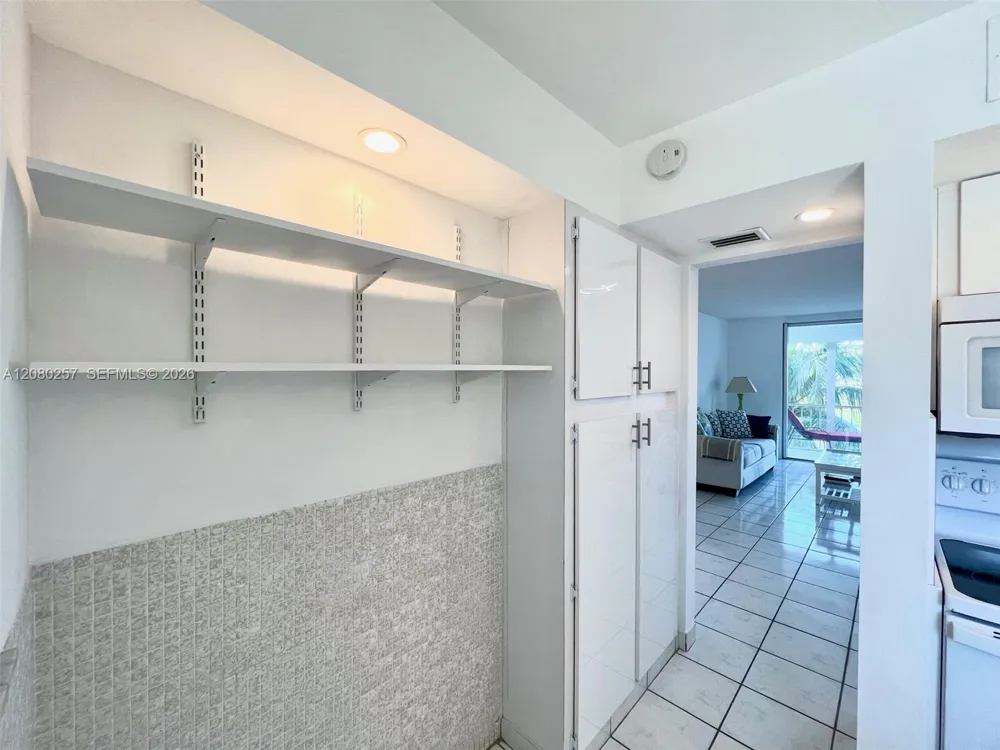 3030 Marcos Dr #T302 Aventura, FL 33160