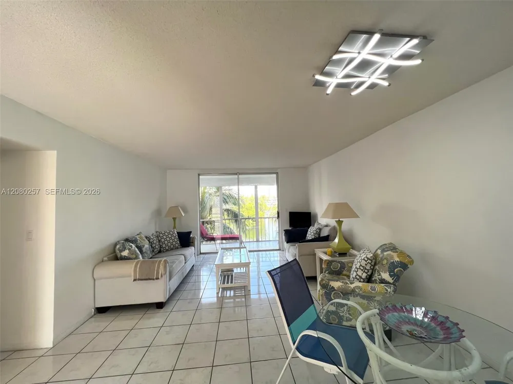 3030 Marcos Dr #T302 Aventura, FL 33160