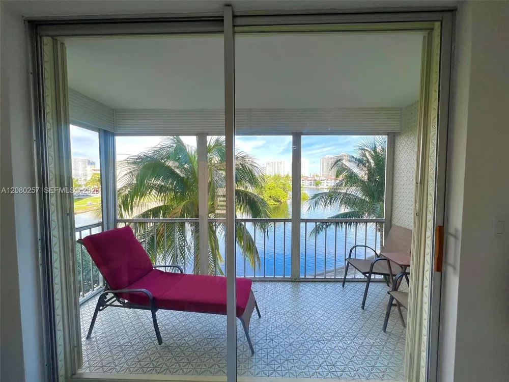 3030 Marcos Dr #T302 Aventura, FL 33160