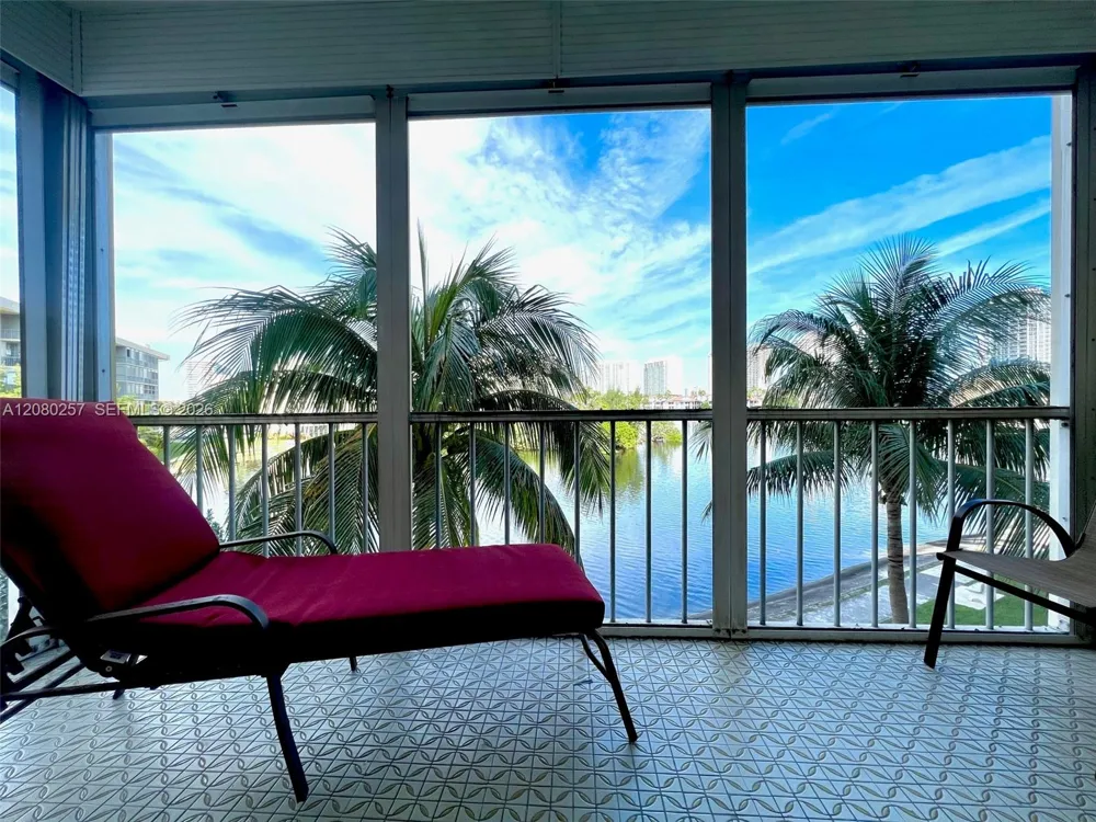 3030 Marcos Dr #T302 Aventura, FL 33160