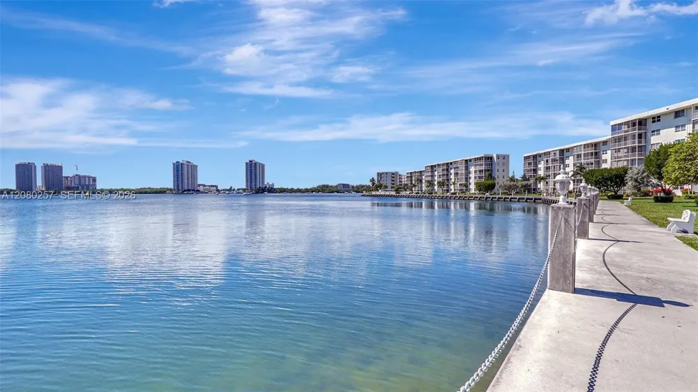 3030 Marcos Dr #T302 Aventura, FL 33160