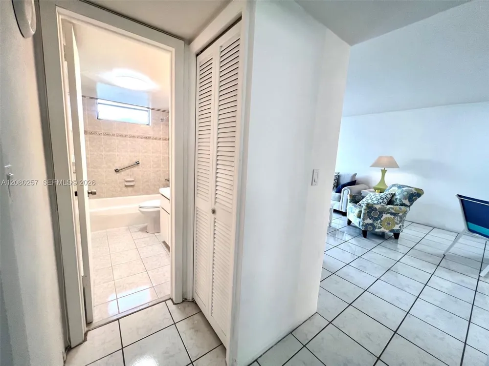 3030 Marcos Dr #T302 Aventura, FL 33160