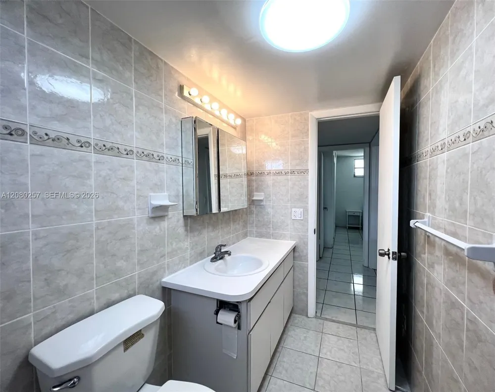 3030 Marcos Dr #T302 Aventura, FL 33160