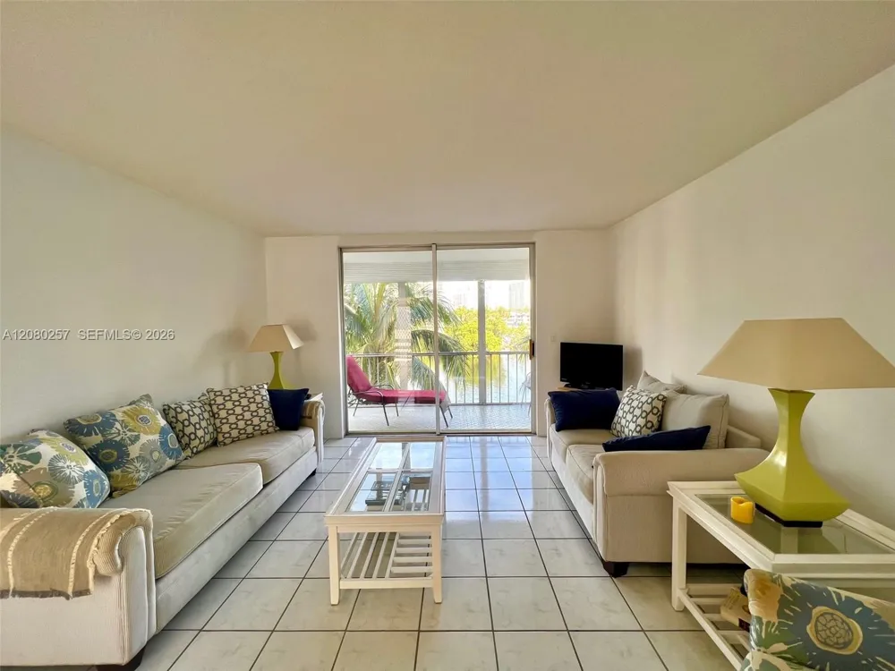 3030 Marcos Dr #T302 Aventura, FL 33160
