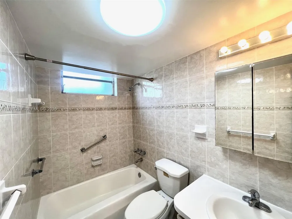 3030 Marcos Dr #T302 Aventura, FL 33160