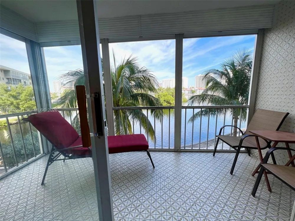 3030 Marcos Dr #T302 Aventura, FL 33160