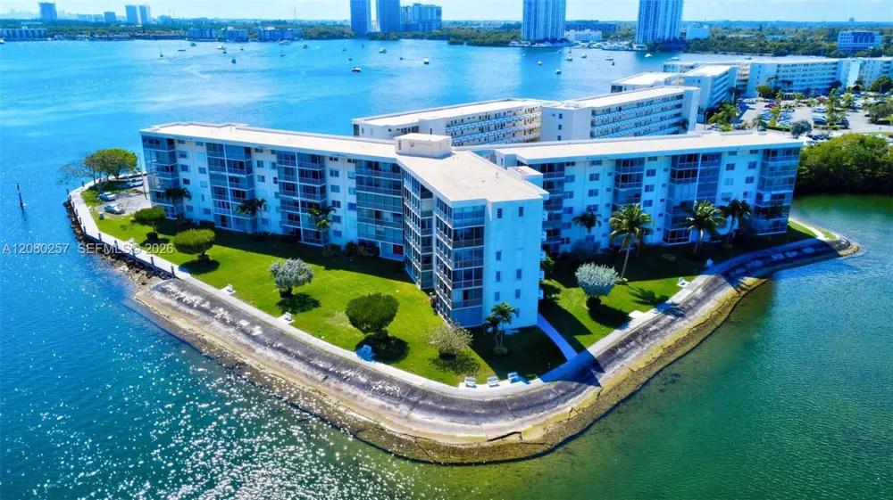 3030 Marcos Dr #T302 Aventura, FL 33160