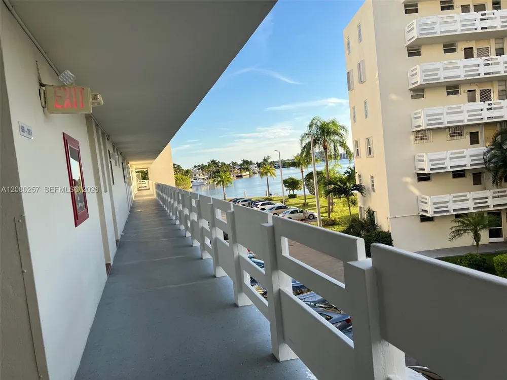3030 Marcos Dr #T302 Aventura, FL 33160