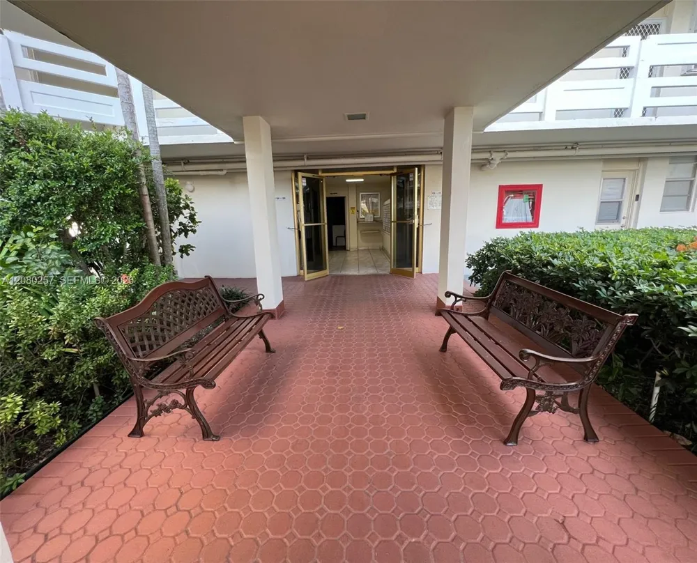 3030 Marcos Dr #T302 Aventura, FL 33160