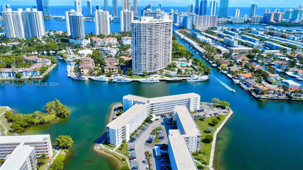 3030 Marcos Dr #T302 Aventura, FL 33160