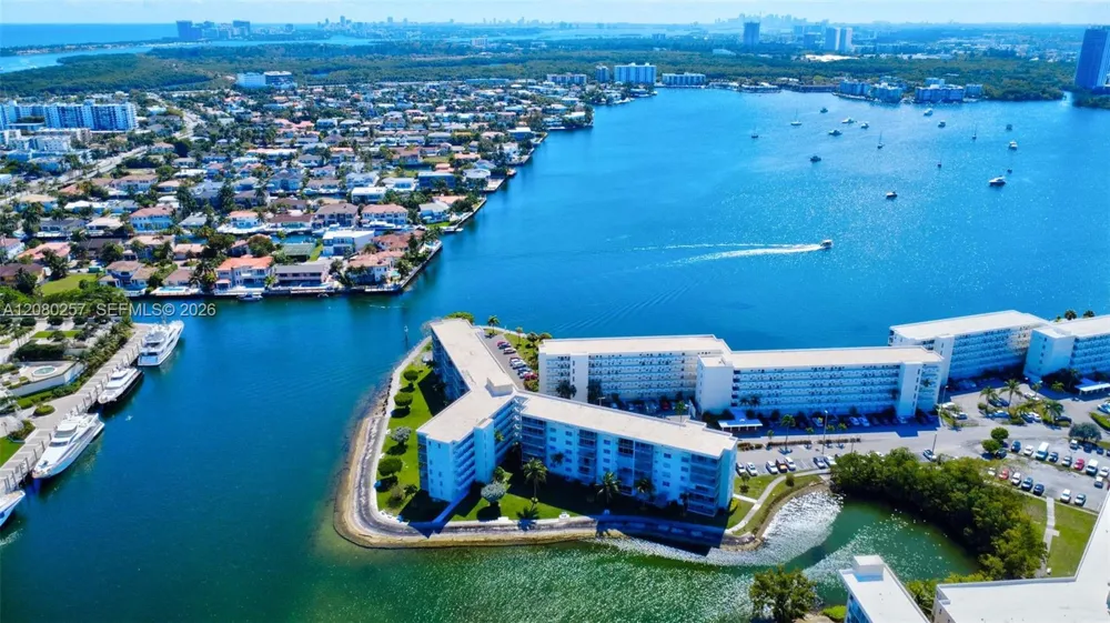 3030 Marcos Dr #T302 Aventura, FL 33160