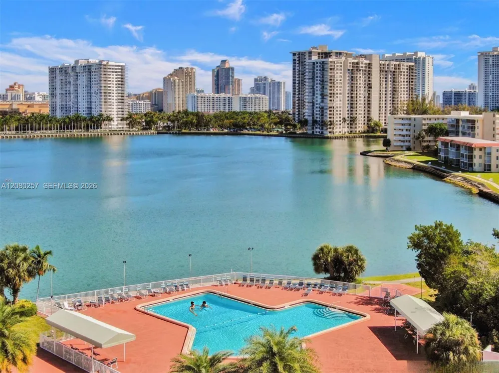 3030 Marcos Dr #T302 Aventura, FL 33160