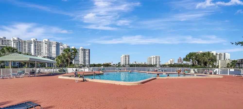 3030 Marcos Dr #T302 Aventura, FL 33160