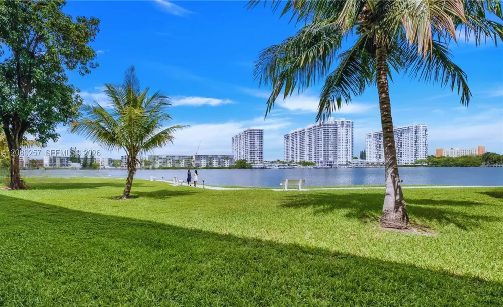 3030 Marcos Dr #T302 Aventura, FL 33160