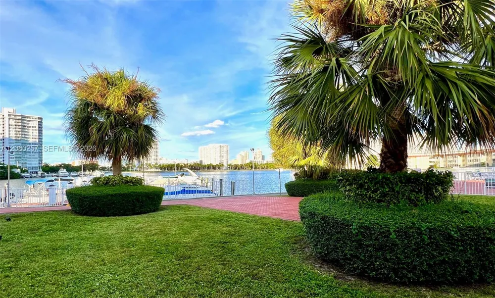 3030 Marcos Dr #T302 Aventura, FL 33160