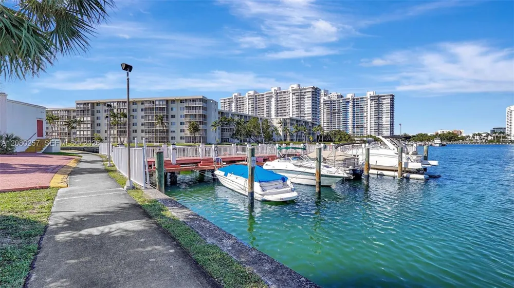 3030 Marcos Dr #T302 Aventura, FL 33160