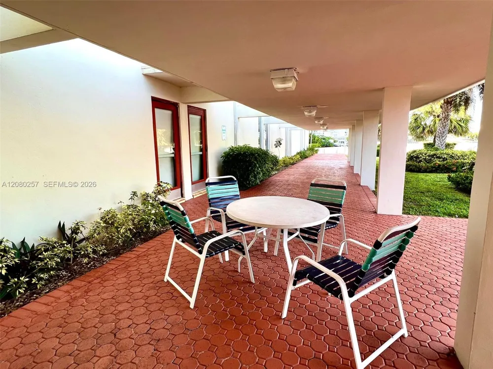 3030 Marcos Dr #T302 Aventura, FL 33160