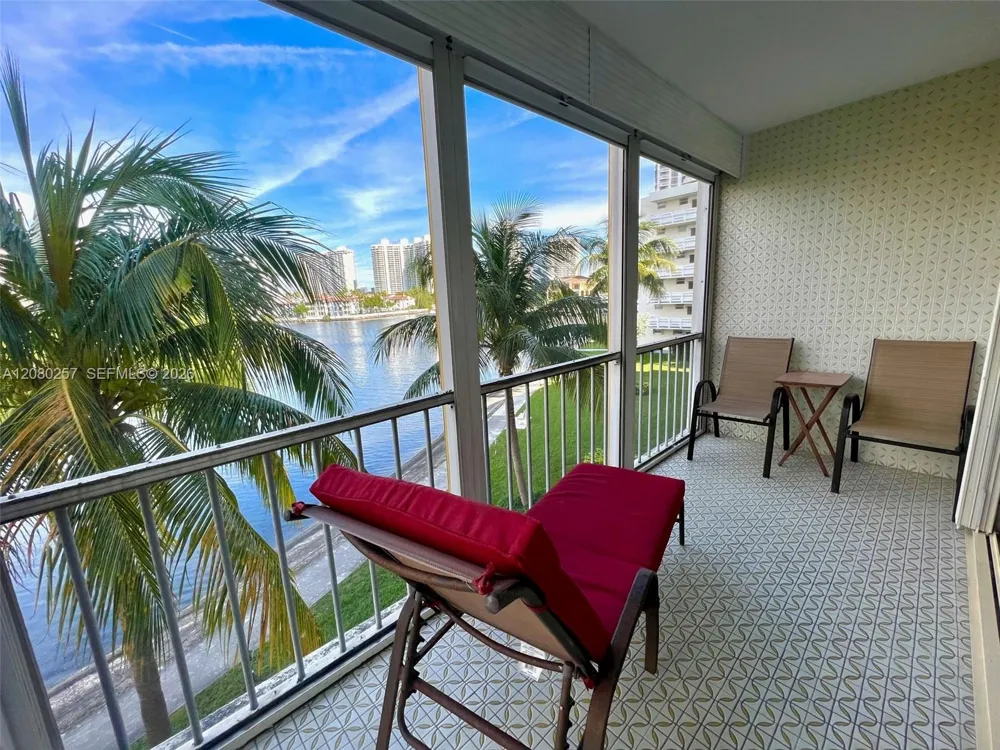 3030 Marcos Dr #T302 Aventura, FL 33160