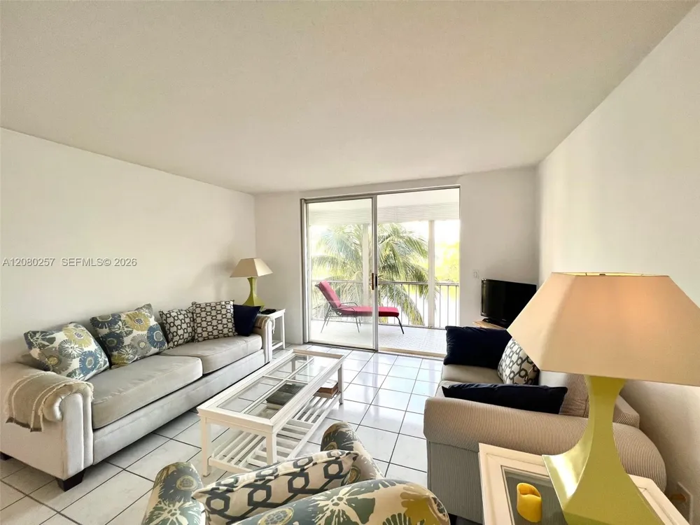3030 Marcos Dr #T302 Aventura, FL 33160